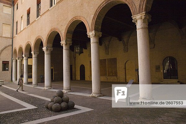 Innenhof des Palais  Castello Estense  Ferrara  Emilia-Romagna  Italien