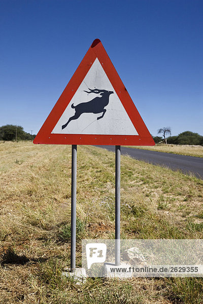 Afrika  Namibia  Wildlife Warnung Straßenschild