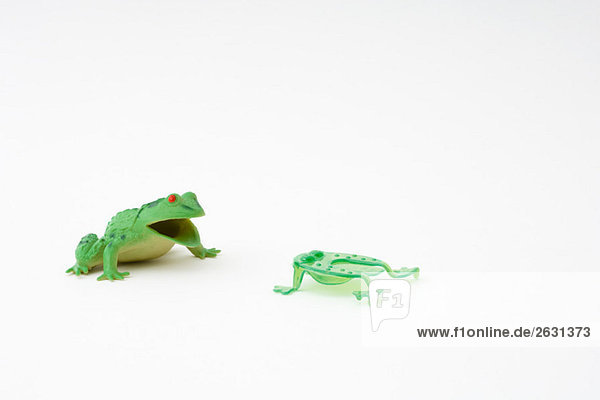 Froschspielzeug mit kleinerem Kunststofffrosch