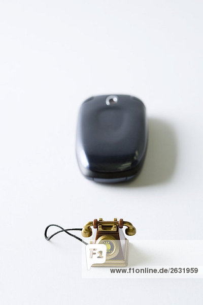 Miniatur-Drehtelefon und Handy
