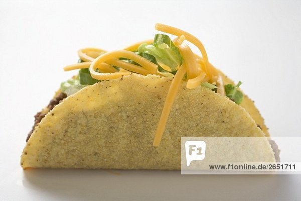 Taco mit Hackfleisch  Blattsalat und Käse
