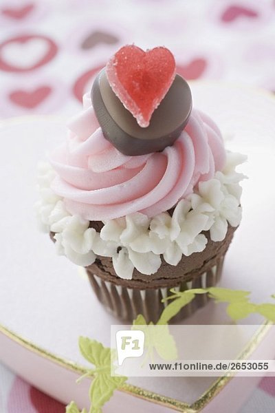 Cupcake zum Valentinstag auf Pralinenschachtel