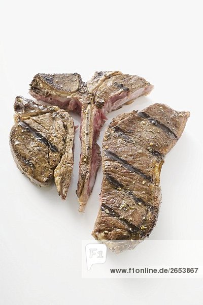 Gegrilltes T-Bone-Steak  zerteilt