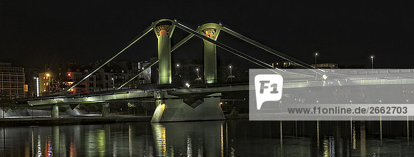 Brücke über Fluss  Frankfurt am Main  Hessen  Deutschland