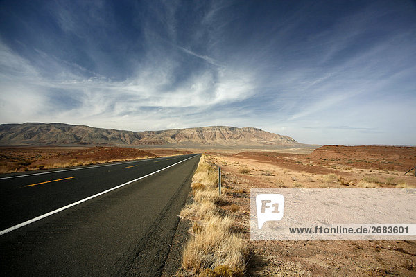 Navahopi Road (Route 180)  führt in Richtung Grand Canyon von nordöstlich von Flagstaff  Arizona