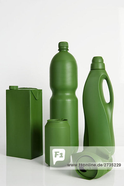 Milchkarton  Soda-Dose  Wasserflasche und Waschmittelflasche grün lackiert