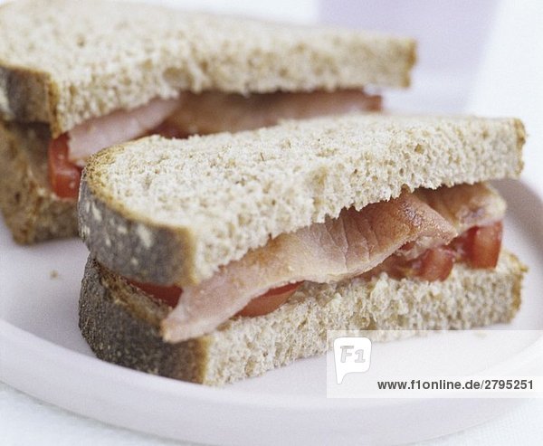 Speck-Tomaten-Sandwich