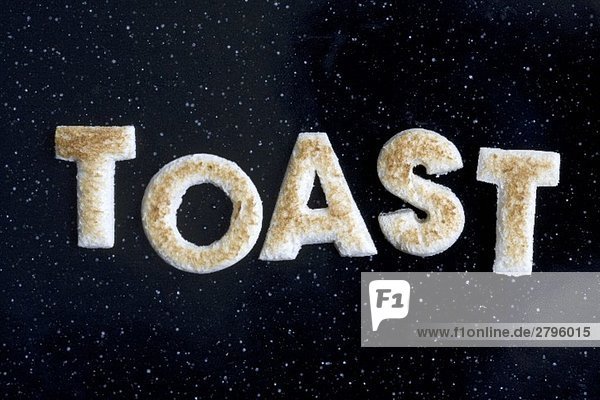 'Toast' - Buchstaben auf schwarzem Untergrund