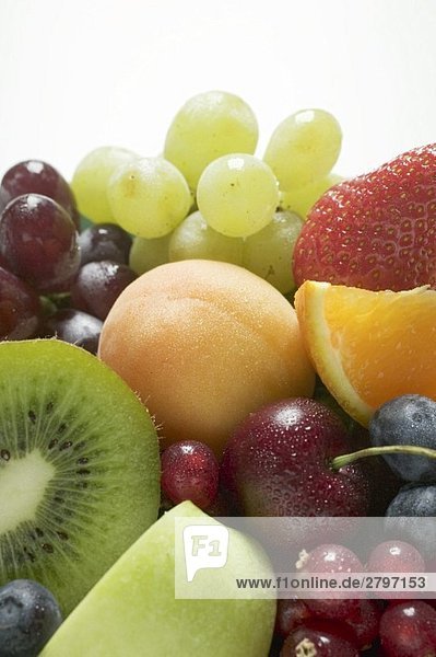 Frische Früchte mit Wassertropfen