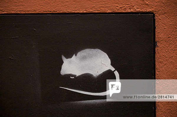 Animierte Ratte an einer Wand.