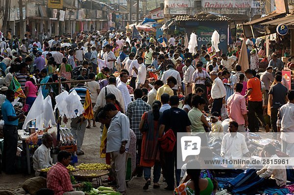 Menschenbei Marktplatz Indien.