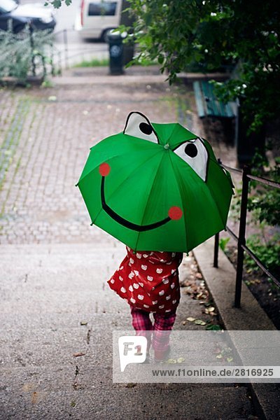 Ein Mädchen mit einem grünen Dach Schweden.