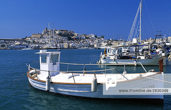 Boote im Hafen  Dalt Vila  Ibiza-Stadt  Ibiza  Balearen Inseln  Spanien