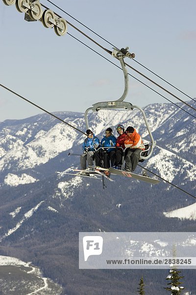 Gruppe von Skifahrer und Snowboarder in Fernie Alpine Resort  Fernie  British Columbia  Kanada.