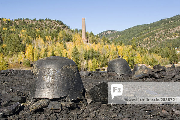 Historic Lotzkar Memorial Park mit Abfall Schlacke oder Hells Bells  übrig von das Kupfer Verhüttung Prozess  Greenwood  British Columbia  Kanada.