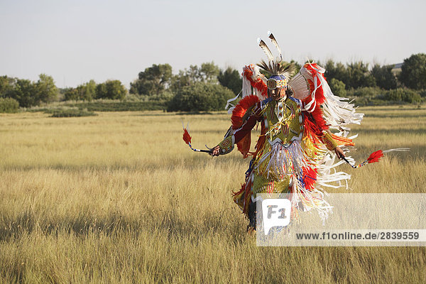 Men's Fancy Tanz  Blackfoot - Blut erste Nationen Tänzerin (Prärie-Indianer)  Indian Schlacht Park Grasland  Lethbridge  Alberta  Kanada.