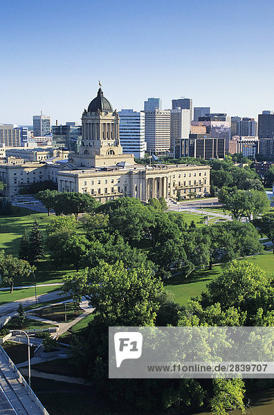 Winnipeg Skyline mit der Manitoba Gesetzgeber im Vordergrund  Winnipeg  Manitoba  Kanada.