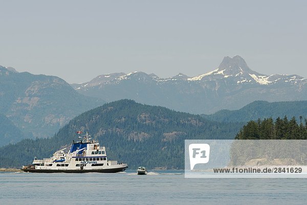 zwischen inmitten mitten Ostküste tragen Auto Fähre Insel Passagier British Columbia Kanada Vancouver