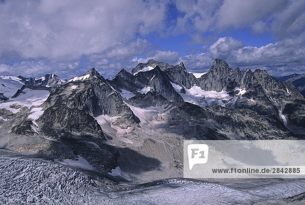 Die Vowell Gruppe der Gipfel in einem abgelegenen Teil des Bugaboo Gletscher Provincial Park Purcell Mountains  British Columbia  Kanada.