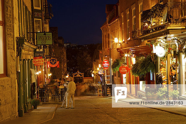 Geschäften entlang Rue Sous le Fort  Quartier Petite Champlain in Old Quebec  Quebec City  Quebec  Kanada. UNESCO-Weltkulturerbe.