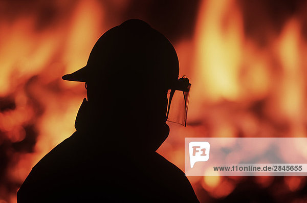 Feuerwehrmann verbrennen Wohnhaus Silhouette British Columbia Kanada