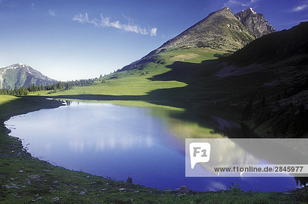 Alpensee im Cariboo Mountains Cariboo Region British Columbia Kanada.