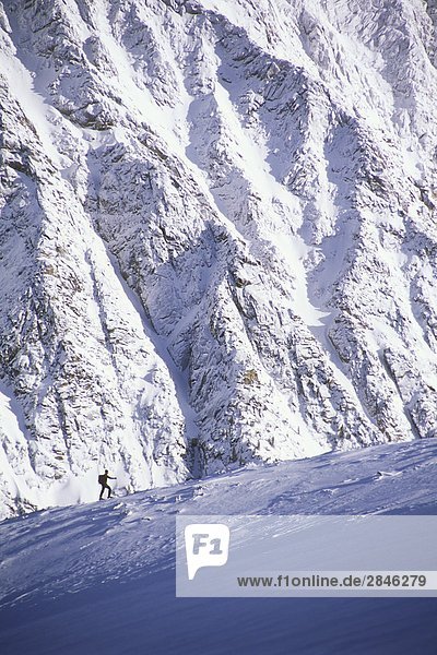 Skifahren bis zur Outlook Berg Kokanee Gletscher Provincial Park in der Nähe von Nelson British Columbia Kanada.