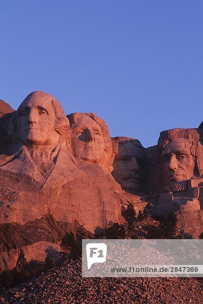 USA  South Dakota  Mount Rushmore Steinmetzarbeiten des US-Präsidenten George Washington  Thomas Jefferson  Teddy Roosevelt und Abraham Lincoln