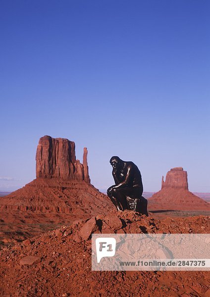 USA  Utah  Denkmal-Senke mit 'Denker' statue