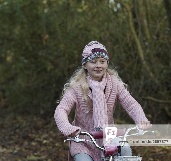 Fahrradfahren für Mädchen auf dem Land