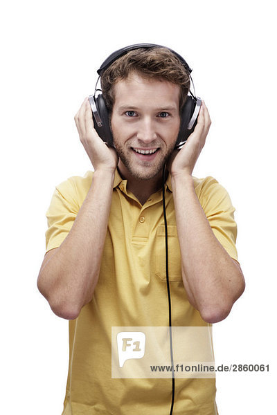 Junger Mann mit Kopfhörer  Portrait