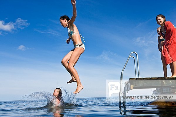 Ozean springen Tochter Öland Mutter - Mensch