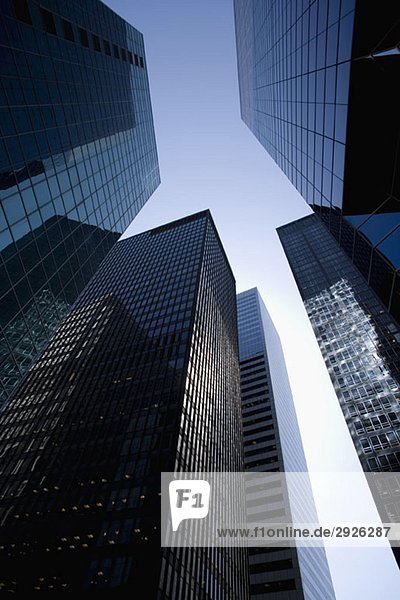 Tiefblick auf Gebäude im Finanzdistrikt  Manhattan  New York City
