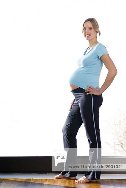 schwangere Frau bei Übungen