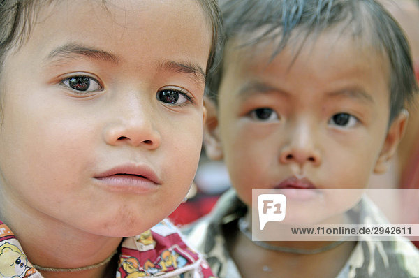 zwei asiatische Kinder  Porträt