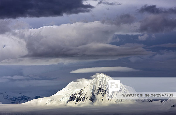 Mount Francis (9 456 ft - der höchste Punkt) auf Grahamland  der Antarktischen Halbinsel