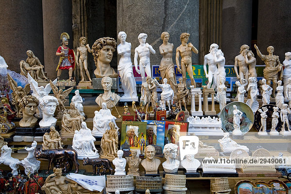 Römische Souvenirs für Verkauf außerhalb von der römischen Pantheon  Piazza della Rotunde  Rom Italien