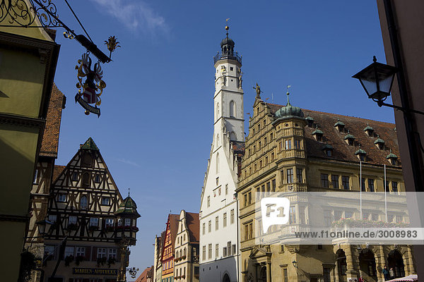 Wohnhaus Gebäude Stadt Großstadt Zeichen Turm Fassade Hausfassade Bayern Erkerfenster Deutschland Signal