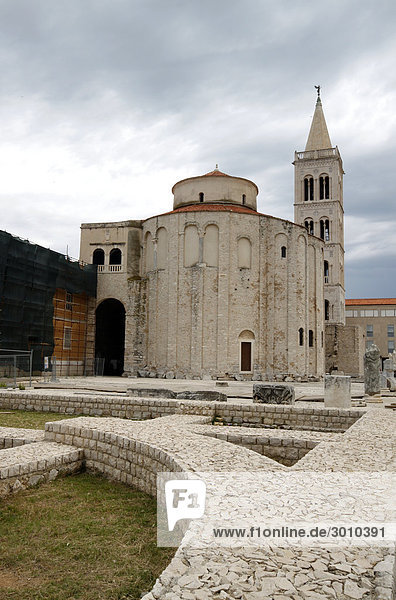 Römische Mauerreste vor Sveti Donat-Kirche  Zadar  Kroatien