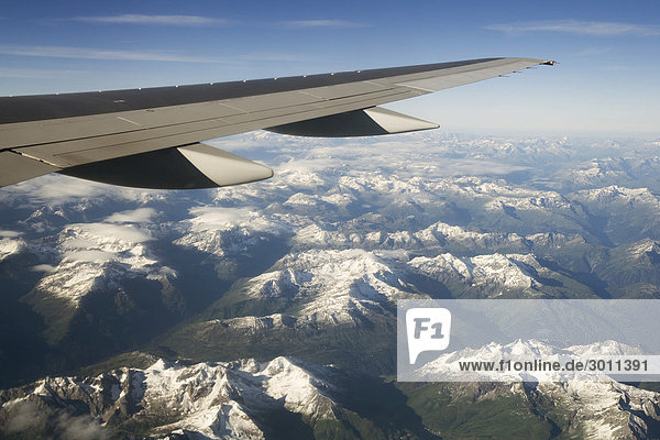Flug über die Schweizer Alpen  Schweiz  Europa