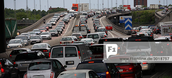Traffic jam auf Essingeleden Stockholm Schweden.
