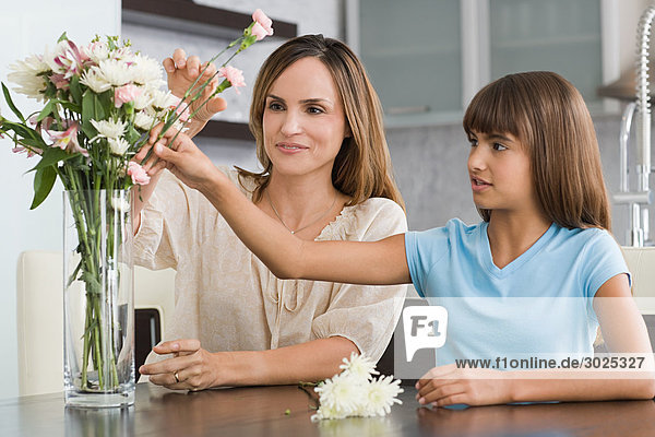 Mutter und Tochter Blumenarrangement