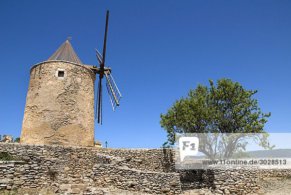 Frankreich  Provence  Saint Saturnin Les Apt  Windmühle