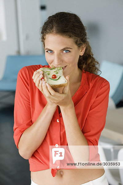 Portrait of a woman eating sandwich