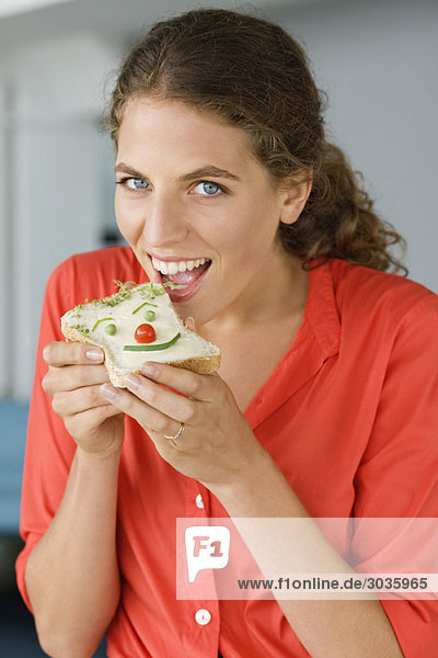 Portrait of a woman eating sandwich