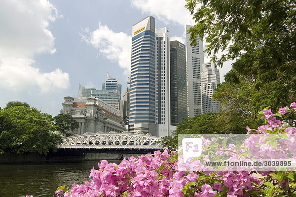 Finanzdistrikt in Singapur  Asien  mit Gebäuden der Maybank und der HSBC