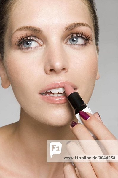 weibliche Schönheit mit Lippenstift-Make up
