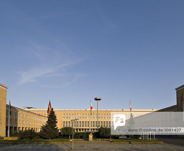 Flughafen Tempelhof  erbaut 1934-1941  Berlin  Deutschland