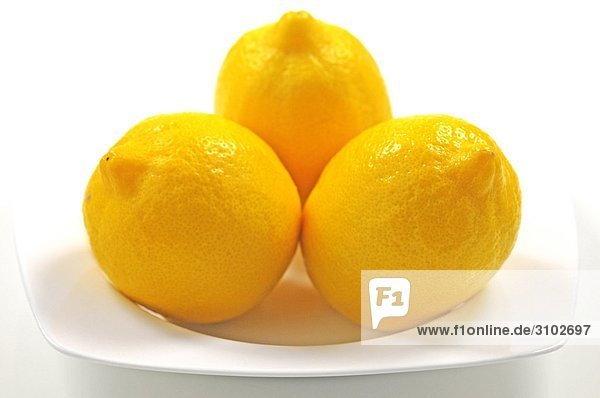 Zitronen auf Dish  stilleben