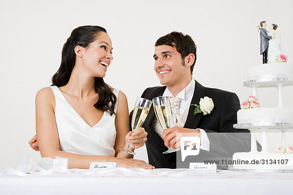 Braut- und Bräutigamtoast mit Champagner